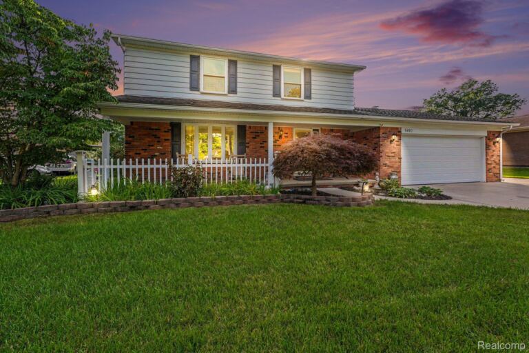 9490 Steephollow Dr, White Lake