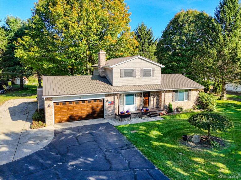 81 Groveland Dr, Marion Township