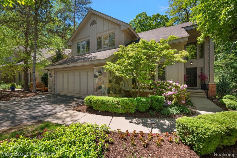 4872 Cliffside Drive, West Bloomfield