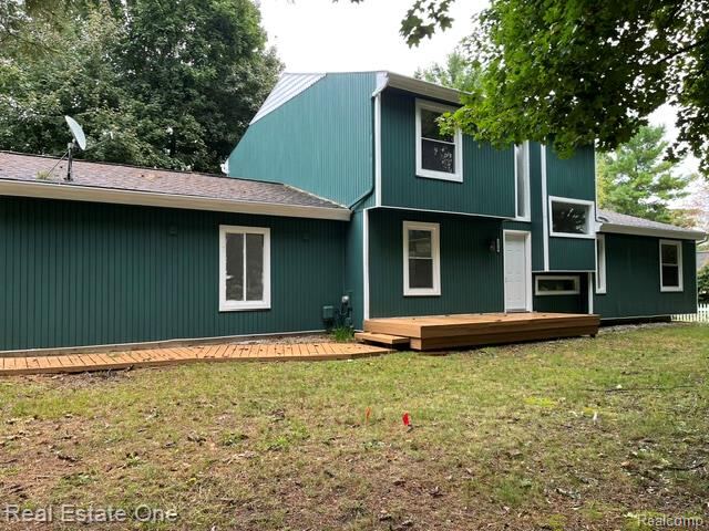 2820 S Commerce Rd, Commerce Charter Township
