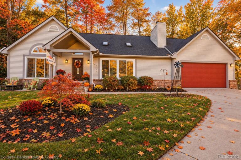 10802 Charring Cross Cir, Green Oak Township