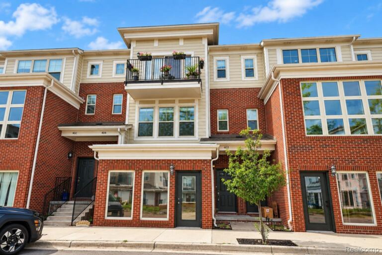 403 Legato Dr, Walled Lake