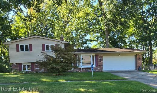 2608 Watonga Dr, Commerce Charter Township
