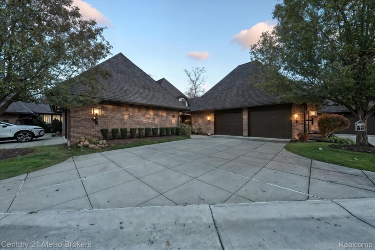 9095 S Saginaw Rd, Grand Blanc