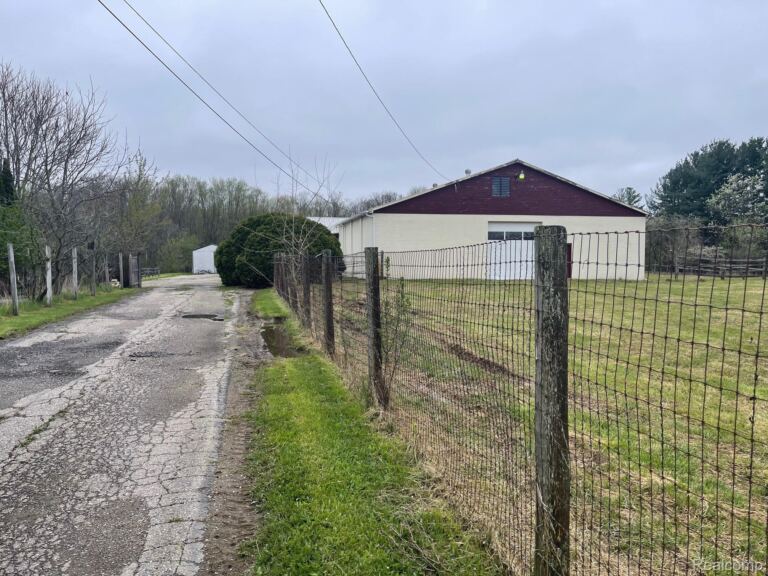 8261 Fenton Rd, Grand Blanc Charter Township