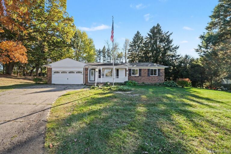 8468 Belle Bluff Dr, Grand Blanc Charter Township