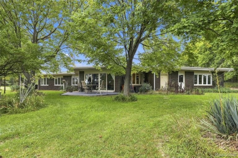 7386 Dean Rd, Cohoctah and Deerfield