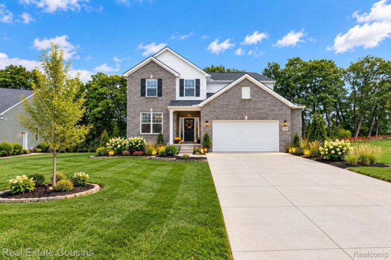 6270 Parker Dr, Fenton Charter Township