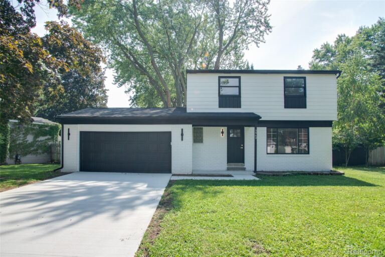 5969 Pleasant Dr, Waterford