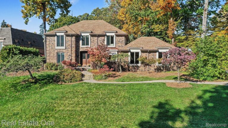 5095 Far Ravine Ct, West Bloomfield Charter Township
