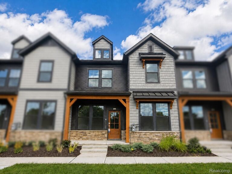 295 Lantana Dr, Brighton