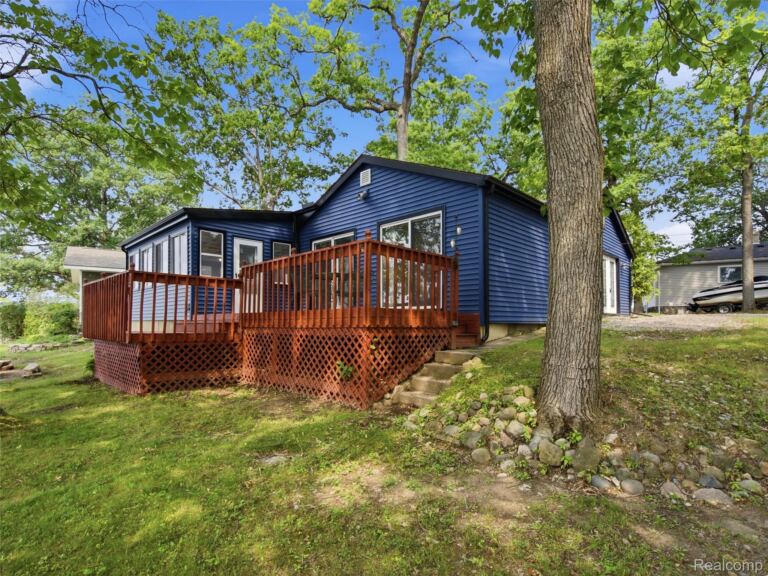 7389 Selma Dr, Argentine Township