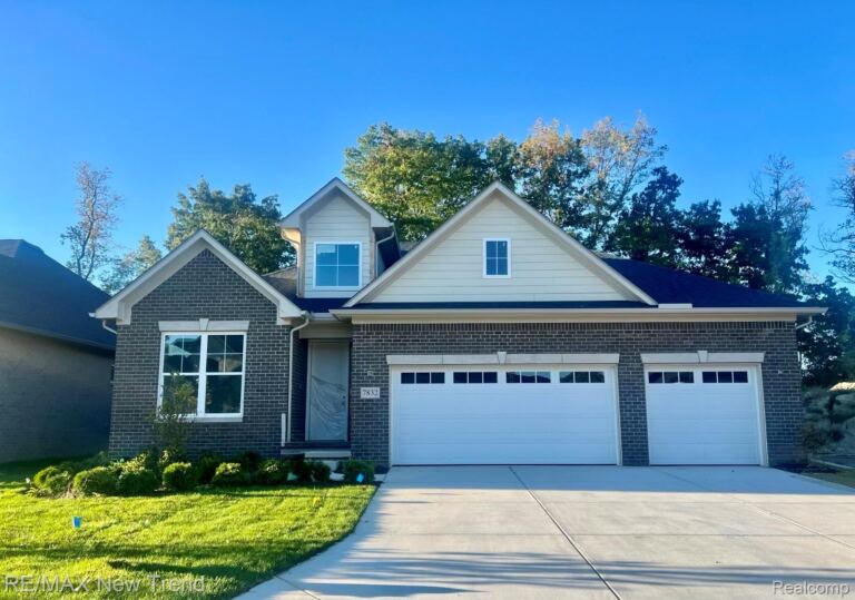 7832 Trailside Ct, West Bloomfield