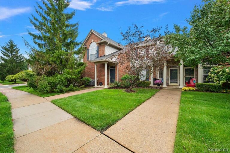 3601 Tremonte Cir N, Oakland Charter Township