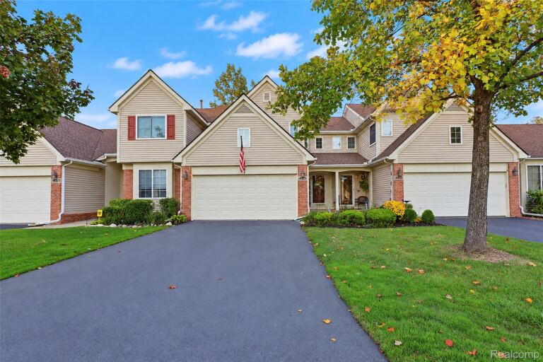 453 Lilly View Ct, Genoa Township