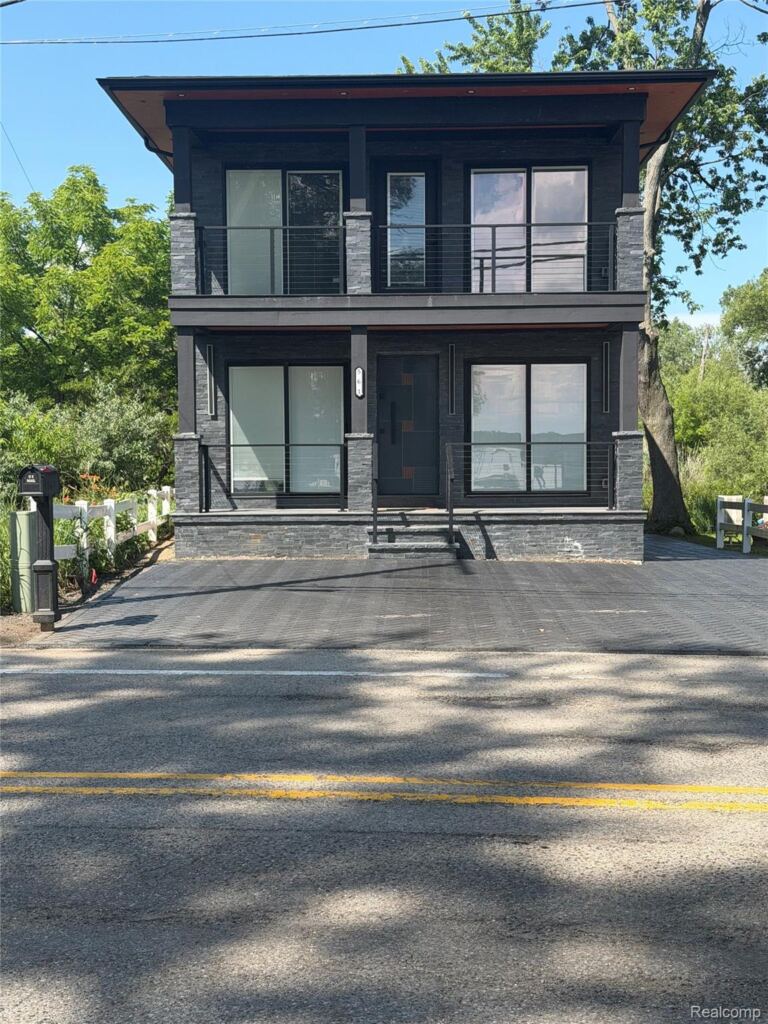 561 E Walled Lake Dr, Walled Lake