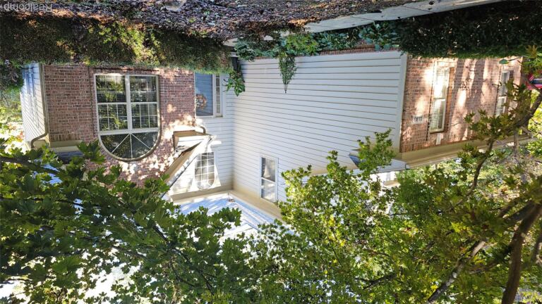 1130 E Eastwood Shore Dr, Oceola Township