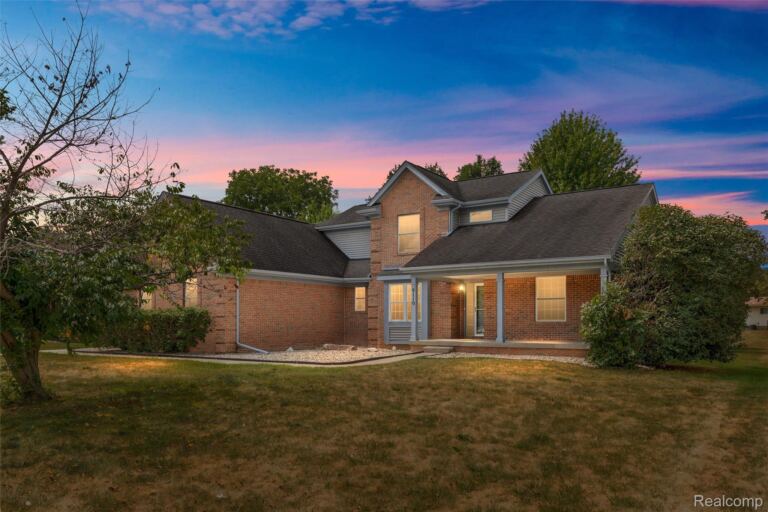 9110 Old Oak Dr, Grand Blanc Charter Township