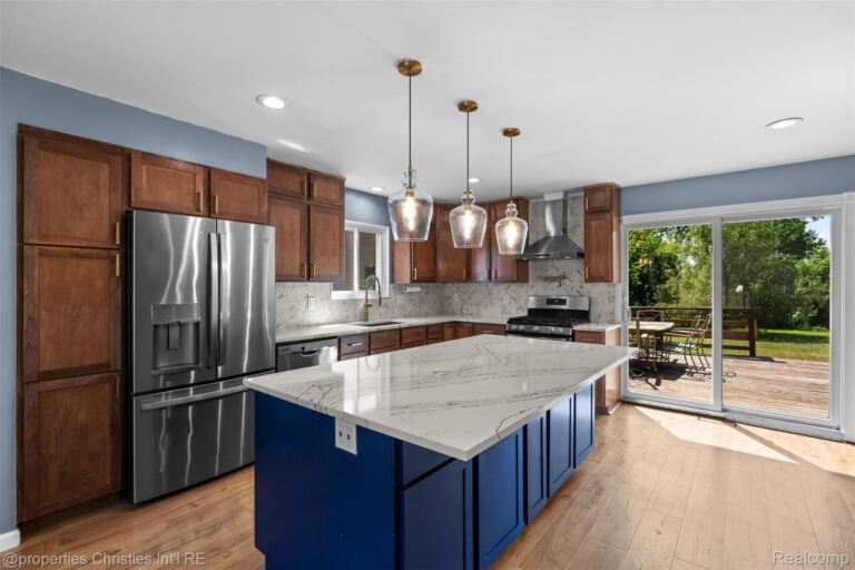 4881 Greer Rd, West Bloomfield