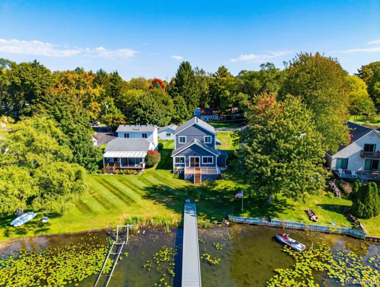 3515 Highland Blvd, Highland Charter Township