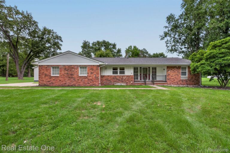 2230 Odette Dr, Waterford