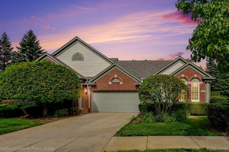 5231 Belmonte Dr, Oakland Charter Township
