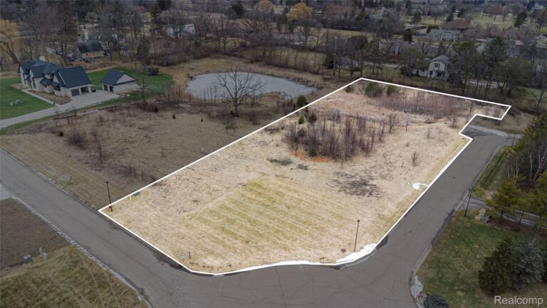 5 Fairway Trl, Grand Blanc Charter Township
