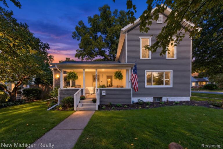 222 West St, Howell
