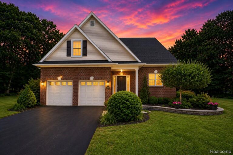 10182 Edgewood Dr, Grand Blanc