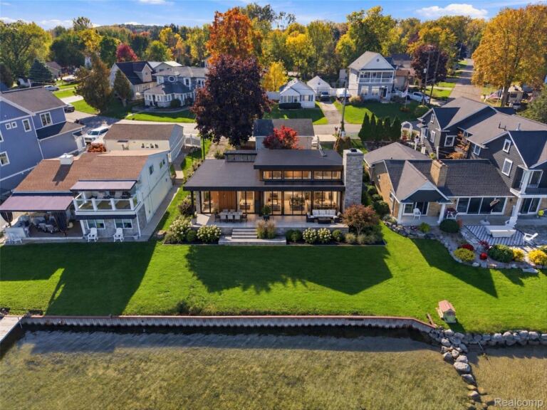 12165 Margaret Dr, Fenton Charter Township