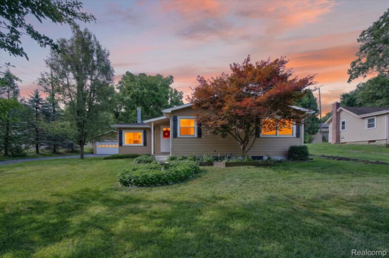 124 E Lafayette St, Milford