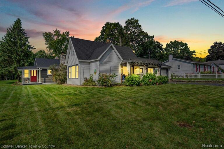2710 Lakeridge, Wixom