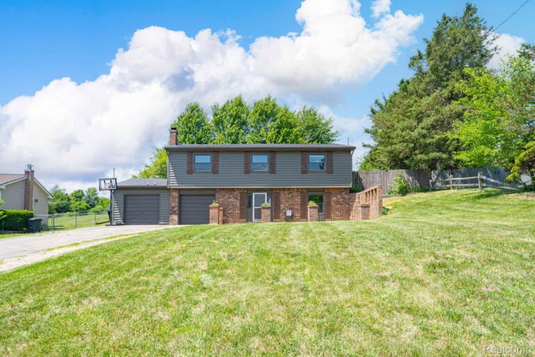 4069 Loch Dr, Highland