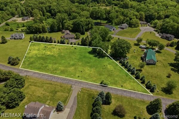 00 Iosco Mountain Rd E, Fowlerville
