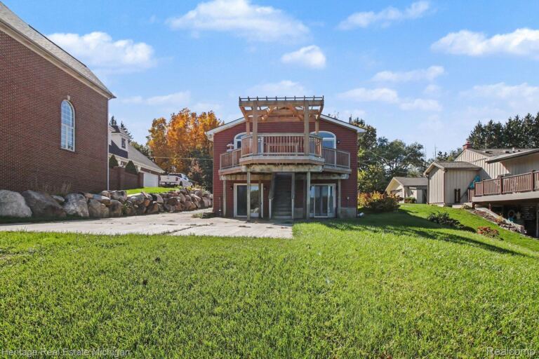 2955 Rubbins Rd, Howell
