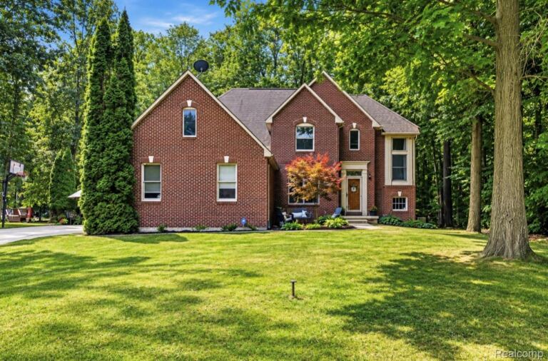 9293 Oakview Dr, Swartz Creek