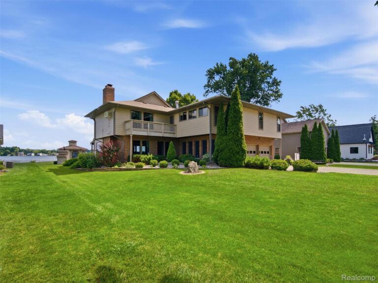 12067 Torrey Rd, Fenton