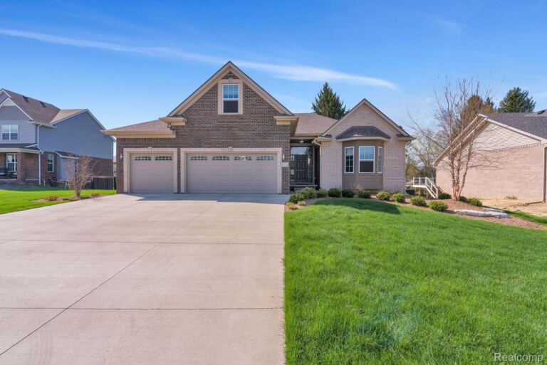 3173 Roma Ct, Wixom