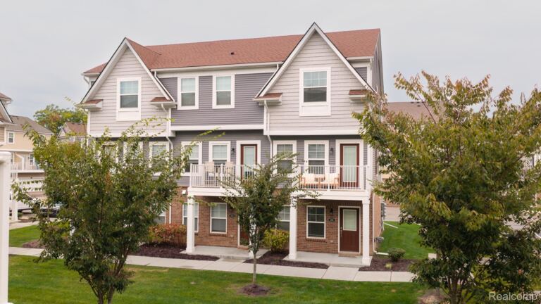 208 Katie Ln, Brighton