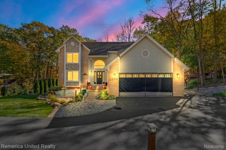2699 Kathleen Dr, Brighton Township