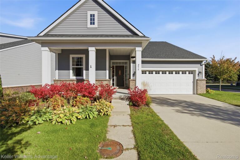 298 Wright St, Wixom