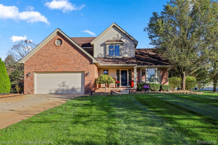9279 Azalea Ct, Green Oak Township