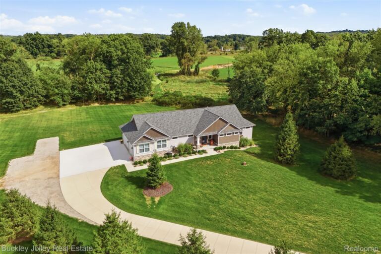 3703 Jesse Dr, Marion Township