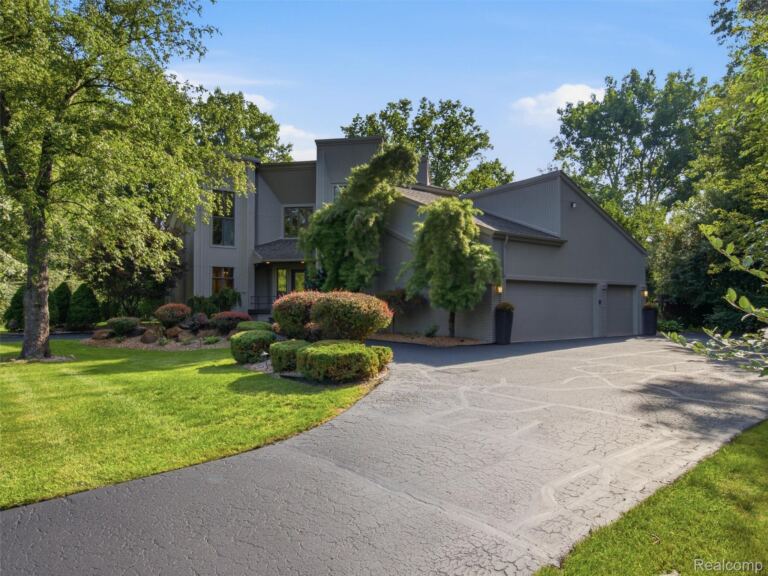 1250 Sunniwood Pl, Oakland Charter Township