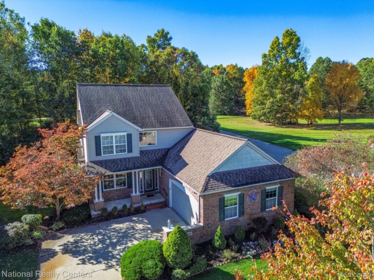 9856 Tioga Trl, Hamburg Township