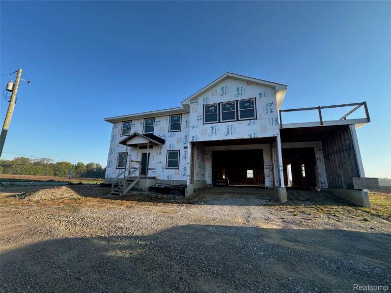 7988 Layton Rd, Fowlerville