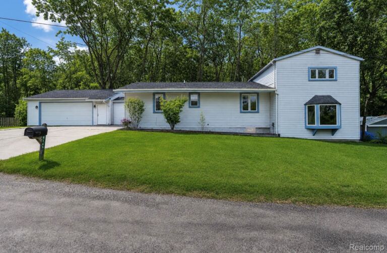8165 Leonard Dr, Holly
