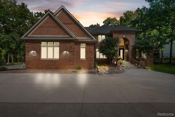2490 Island View Dr, West Bloomfield