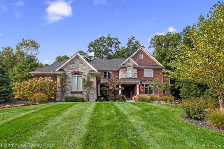 5648 Ciderberry Dr, Genoa Township