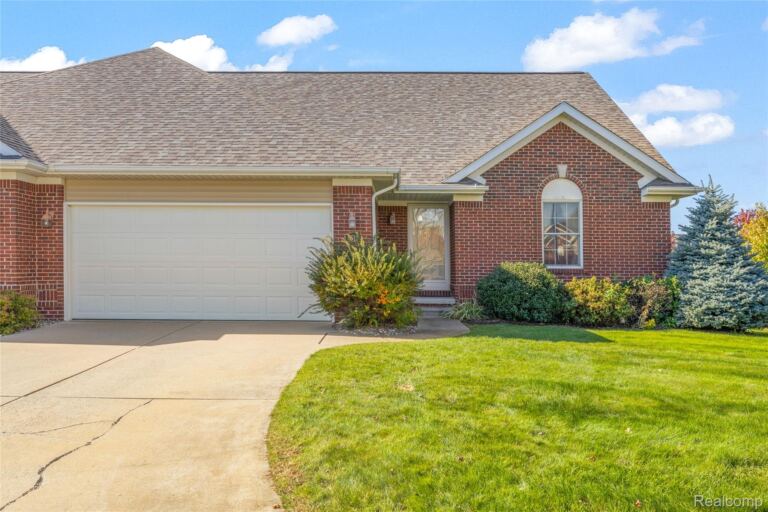 5513 Hidden Valley Ct, Fenton Charter Township